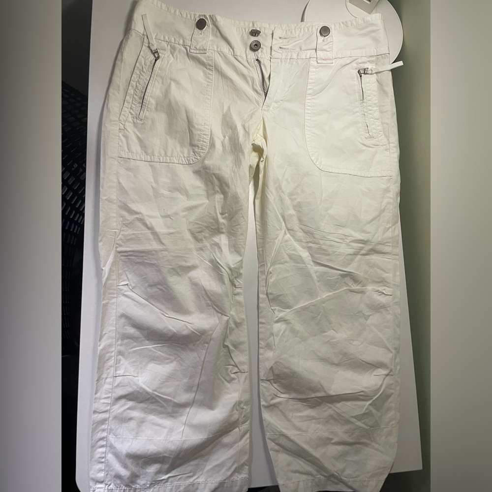 American eagle white cargo capris, size 4 US